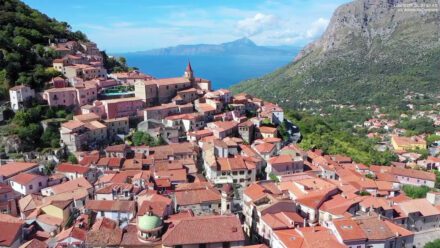 borgo di maratea - Luke18389, CC BY-SA 4.0 via Wikimedia Commons